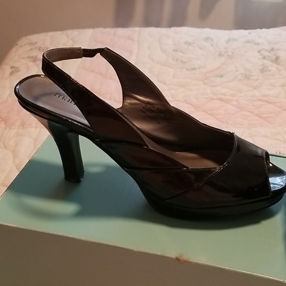High heeled black sling back shoes.   Sz 10 - Picture 3 of 5